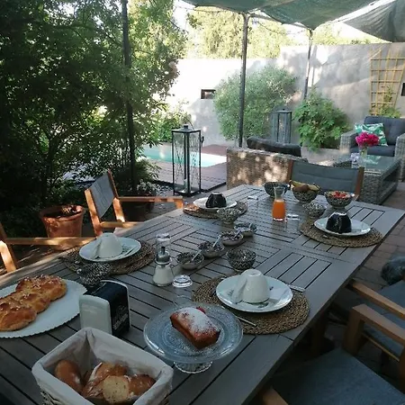 D'hotes Les Magnolias Bed & Breakfast