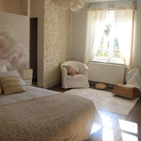 לינה וארוחת בוקר D'hotes Les Magnolias *
