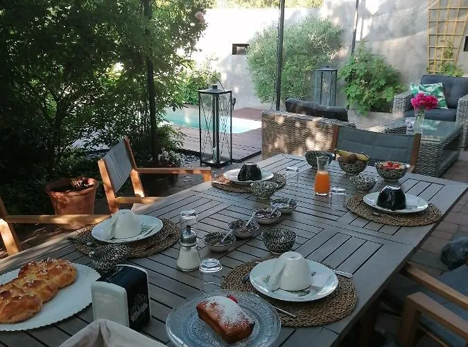 D'hotes Les Magnolias Bed & Breakfast