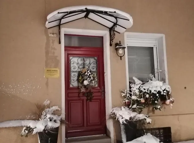 D'hotes Les Magnolias Bed & Breakfast 3*