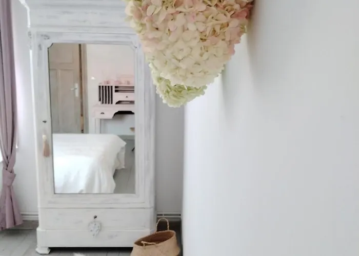 D'hotes Les Magnolias Bed & Breakfast